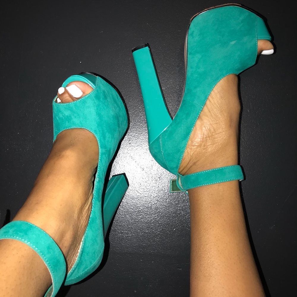 Teal platform peep toe heels ✨